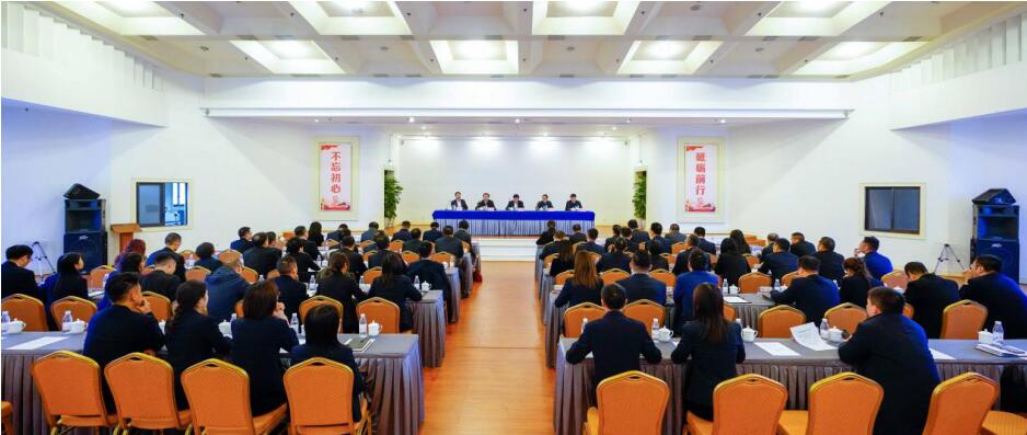 尊龙凯时集团召开干部大会：宣布总经理调整